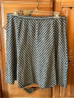 Talbots 1X Striped knit A-Line Women’s Skirt in Gray, black, and White